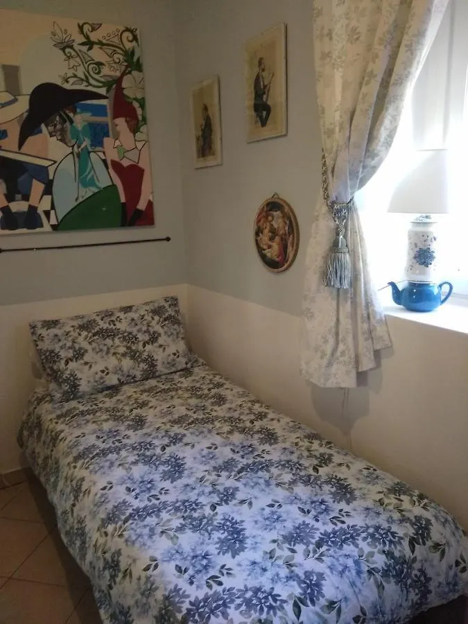 홈스테이 Cozy Single Room In A Period Property Albese Con Cassano