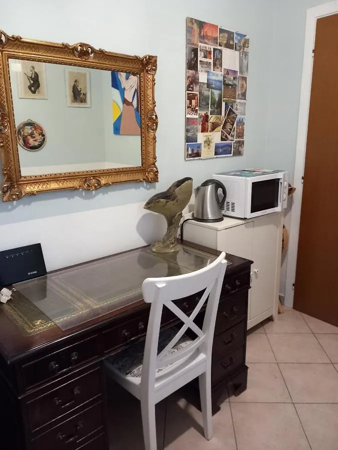Cozy Single Room In A Period Property Albese Con Cassano 홈스테이