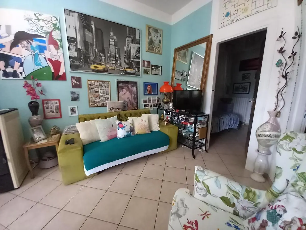 Cozy Single Room In A Period Property Albese Con Cassano 홈스테이