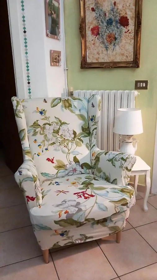 홈스테이 Cozy Single Room In A Period Property Albese Con Cassano 이탈리아
