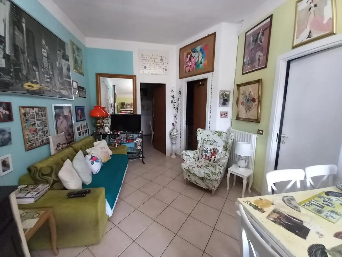 Cozy Single Room In A Period Property Albese Con Cassano 이탈리아